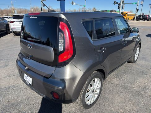 Used 2017 Kia Soul + image 6