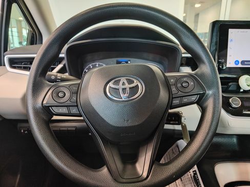 Used 2025 Toyota Corolla LE FWD image 11