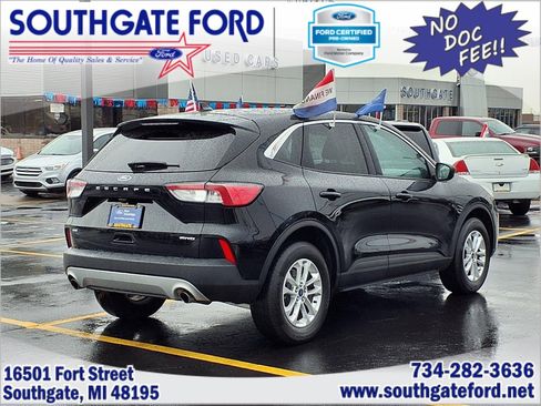Used 2022 Ford Escape SE image 2