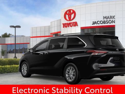 New 2026 Toyota Sienna XLE image 7