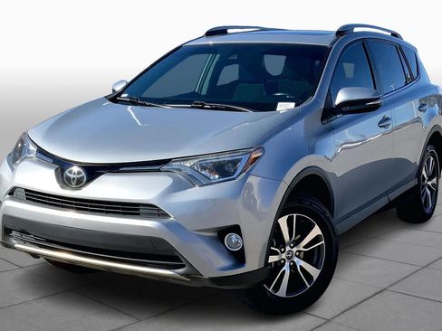 Used 2018 Toyota RAV4 XLE image 1