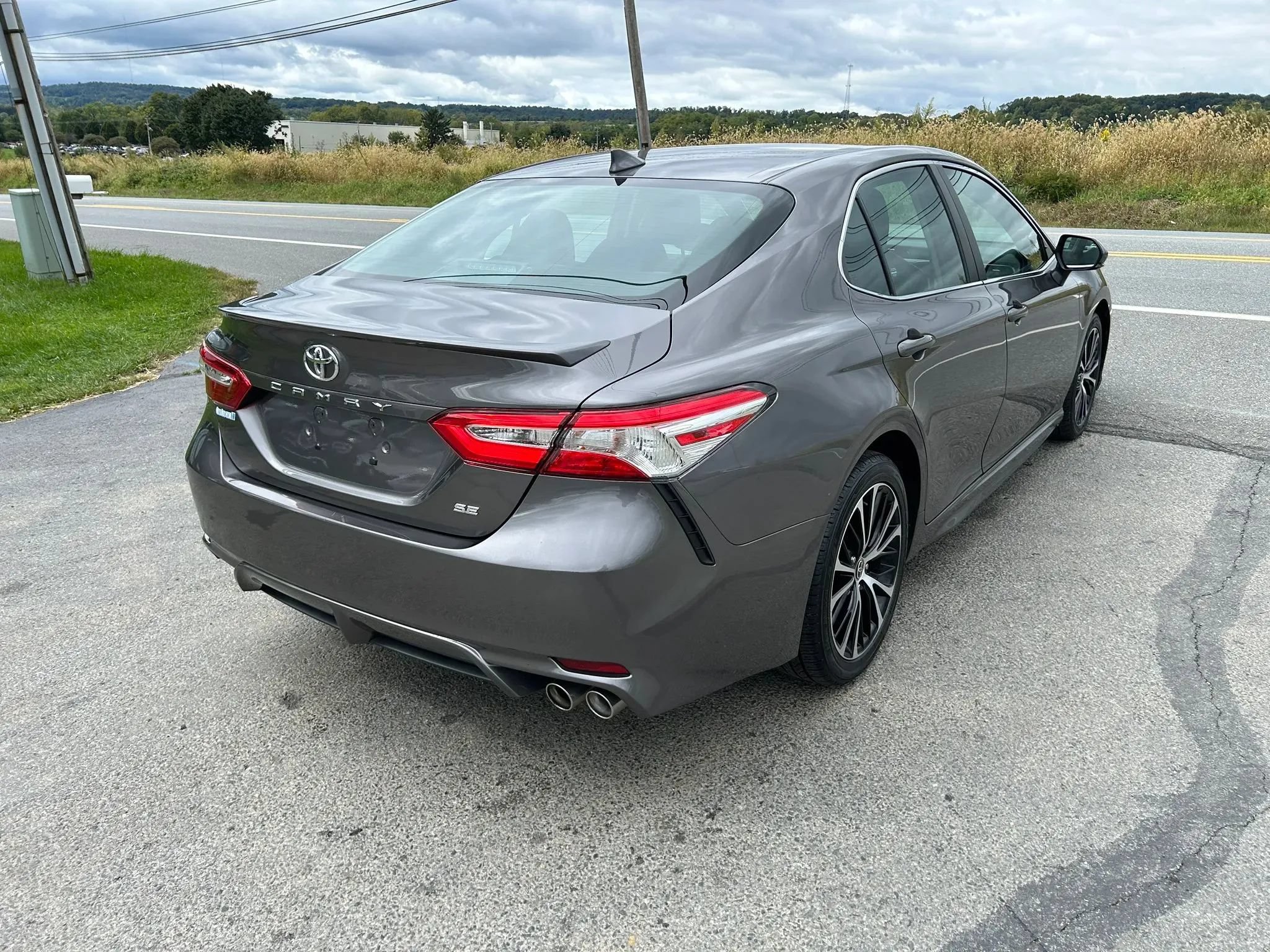 Used 2020 Toyota Camry SE w/ Convenience Package FWD image 6