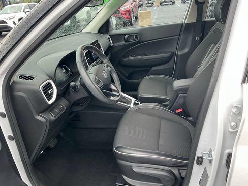 Certified 2023 Hyundai Venue Limited FWD image 18