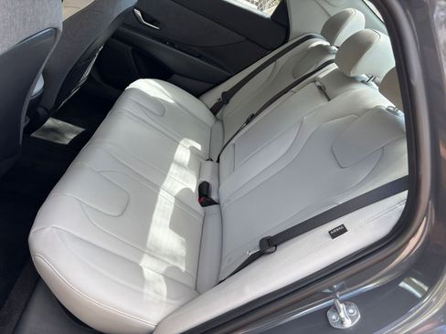 Used 2025 Hyundai Elantra Limited image 36