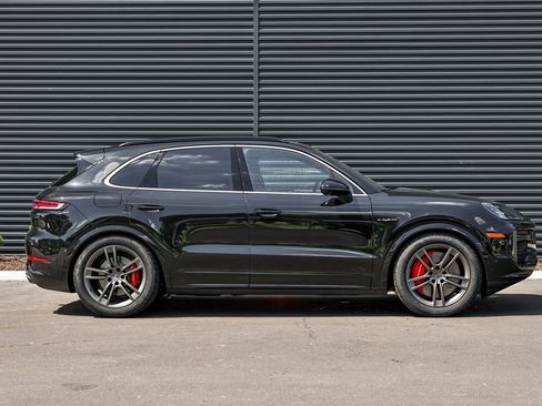 New 2026 Porsche Cayenne Turbo image 8