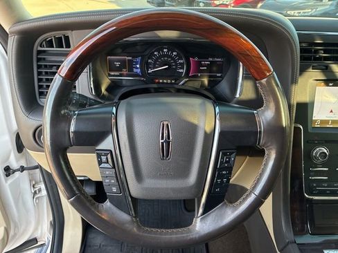 Used 2016 Lincoln Navigator Reserve image 37