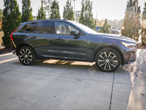 Used 2025 Volvo XC60 B5 Plus image 11