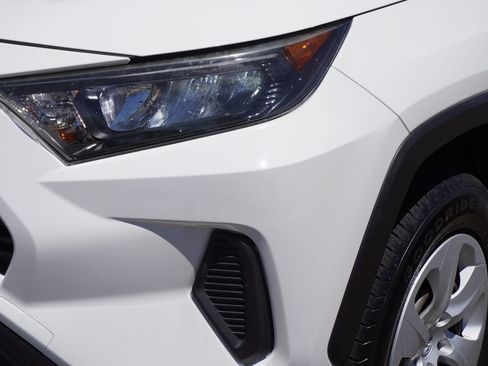 Used 2019 Toyota RAV4 LE w/ Carpet Mat Package FWD image 2