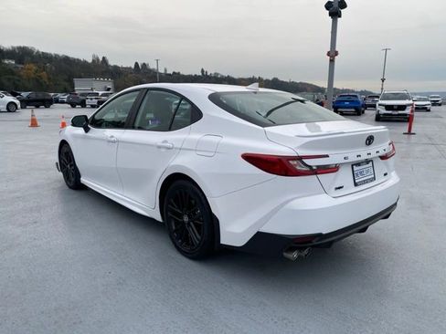 Certified 2025 Toyota Camry SE image 9