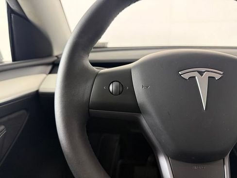 Used 2023 Tesla Model Y Long Range AWD/4WD image 23