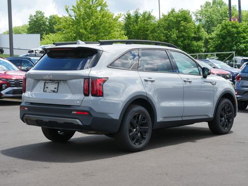 Used 2023 Kia Sorento S w/ Panoramic Sunroof Package AWD/4WD image 6