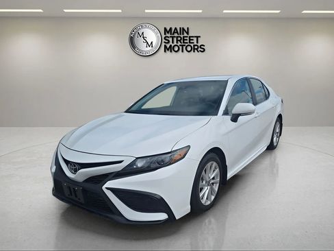 Used 2024 Toyota Camry SE image 1