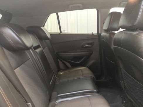 Used 2018 Chevrolet Trax LT w/ LT Convenience Package FWD image 19