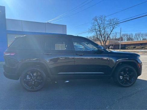 Used 2023 Jeep Grand Cherokee Limited w/ Luxury Tech Group II image 13