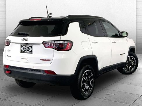Used 2025 Jeep Compass Trailhawk AWD/4WD image 13