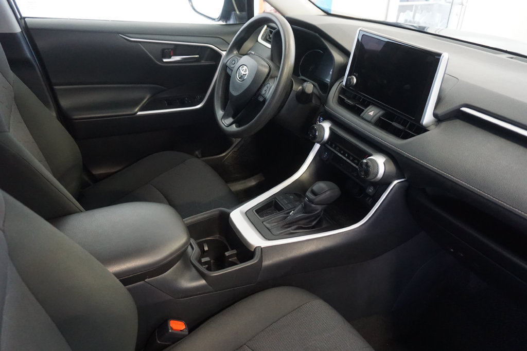 Used 2024 Toyota RAV4 XLE FWD image 22