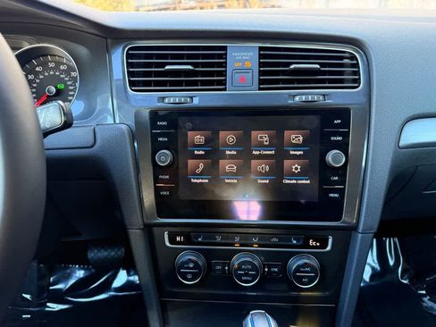 Used 2019 Volkswagen e-Golf SE w/ Driver Assistance Package FWD image 16