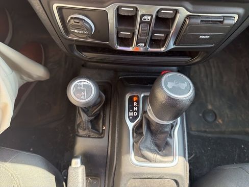 Used 2021 Jeep Wrangler Unlimited Sport image 34