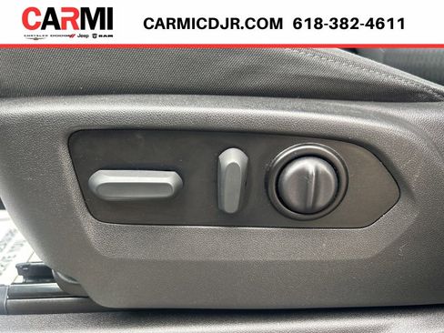 Used 2022 Chevrolet Silverado 1500 LT AWD/4WD image 12