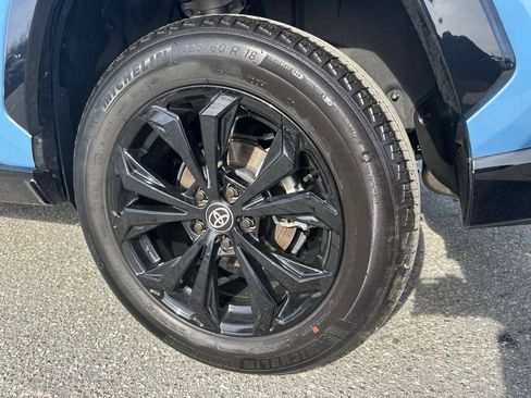 Used 2024 Toyota RAV4 SE image 28