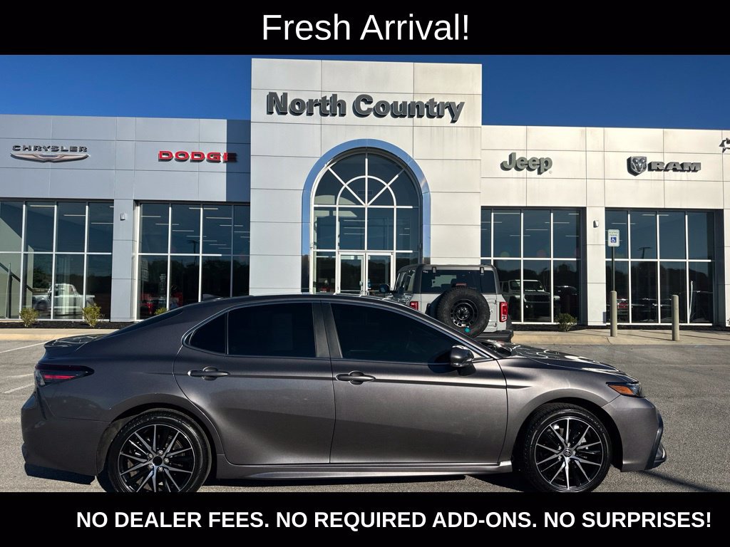 Used 2024 Toyota Camry SE FWD image 1