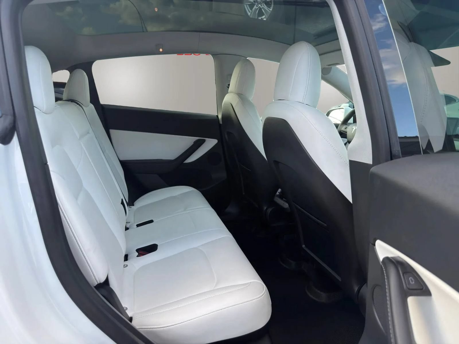Used 2022 Tesla Model Y Long Range AWD/4WD image 16