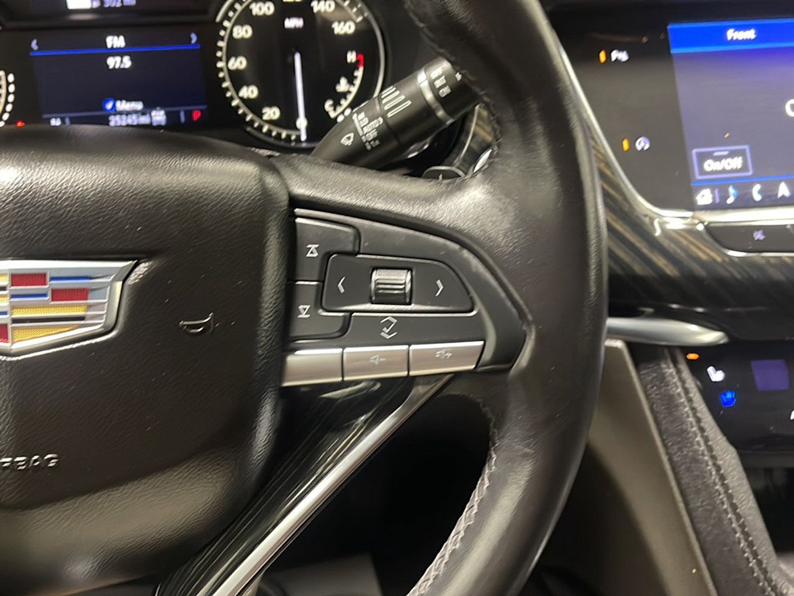 Used 2023 Cadillac XT6 Premium Luxury AWD/4WD image 7