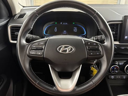 Used 2023 Hyundai Venue SEL FWD image 17