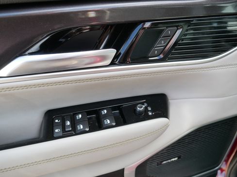 Certified 2023 Jeep Wagoneer 4WD w/ Premium Group I image 19