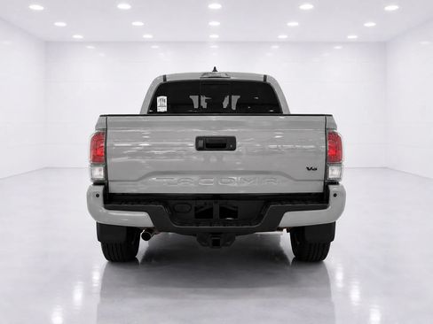 Used 2020 Toyota Tacoma TRD Sport w/ TRD Premium Sport Package AWD/4WD image 4