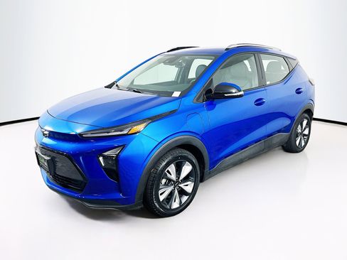 Used 2023 Chevrolet Bolt EUV LT w/ Convenience Package image 3