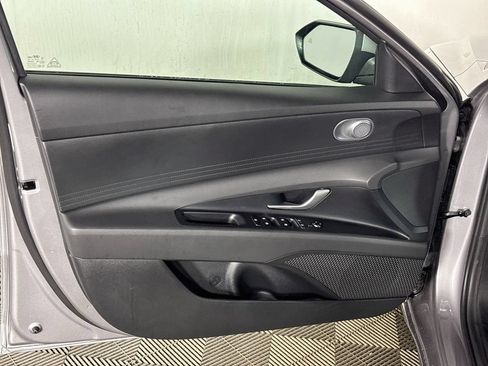 Used 2025 Hyundai Elantra Hybrid FWD image 10