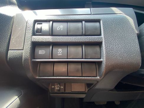 Used 2025 Toyota Tacoma SR5 AWD/4WD image 18