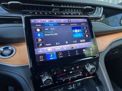 Used 2023 Jeep Grand Cherokee L Summit AWD/4WD image 3