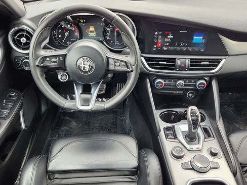 Used 2023 Alfa Romeo Giulia Veloce image 2