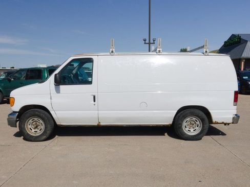 Used 2005 Ford E-150 and Econoline 150 RWD image 3