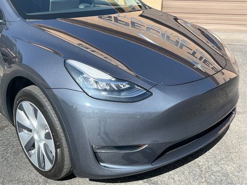 Used 2023 Tesla Model Y AWD image 10