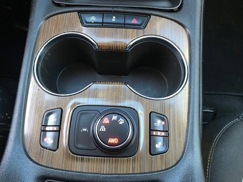 Used 2023 GMC Acadia SLE w/ Driver Convenience Package image 32