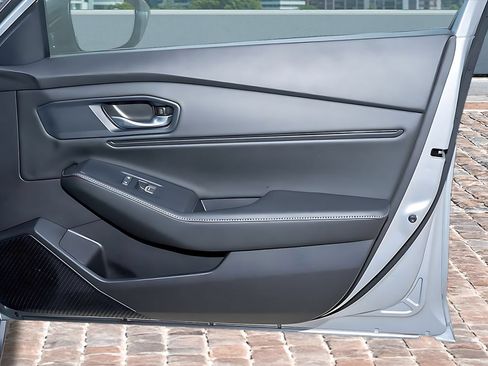 Used 2025 Honda Accord Sport image 8
