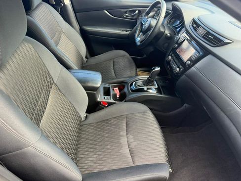 Used 2019 Nissan Rogue SV w/ Sun & Sound Touring Package image 28