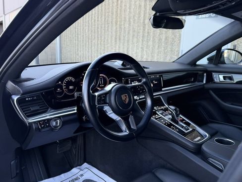 Used 2019 Porsche Panamera image 16