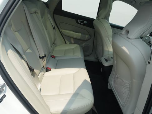 Used 2024 Volvo XC60 B5 Plus AWD/4WD image 29
