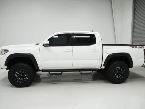 Used 2019 Toyota Tacoma TRD Off-Road AWD/4WD image 6