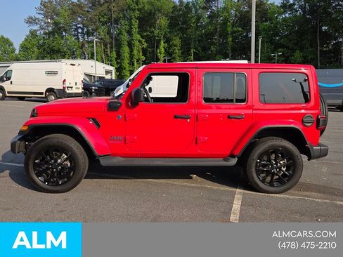 Used 2025 Jeep Wrangler Unlimited Sahara AWD/4WD image 5
