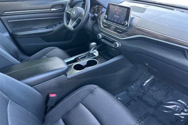 Used 2024 Nissan Altima 2.5 SV FWD image 17