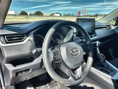Used 2022 Toyota RAV4 LE image 15