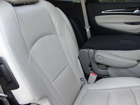 Used 2019 Buick Enclave Essence AWD/4WD image 16