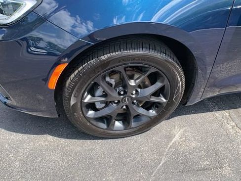 Used 2023 Chrysler Pacifica Limited w/ Uconnect Theater Family Group AWD/4WD image 28