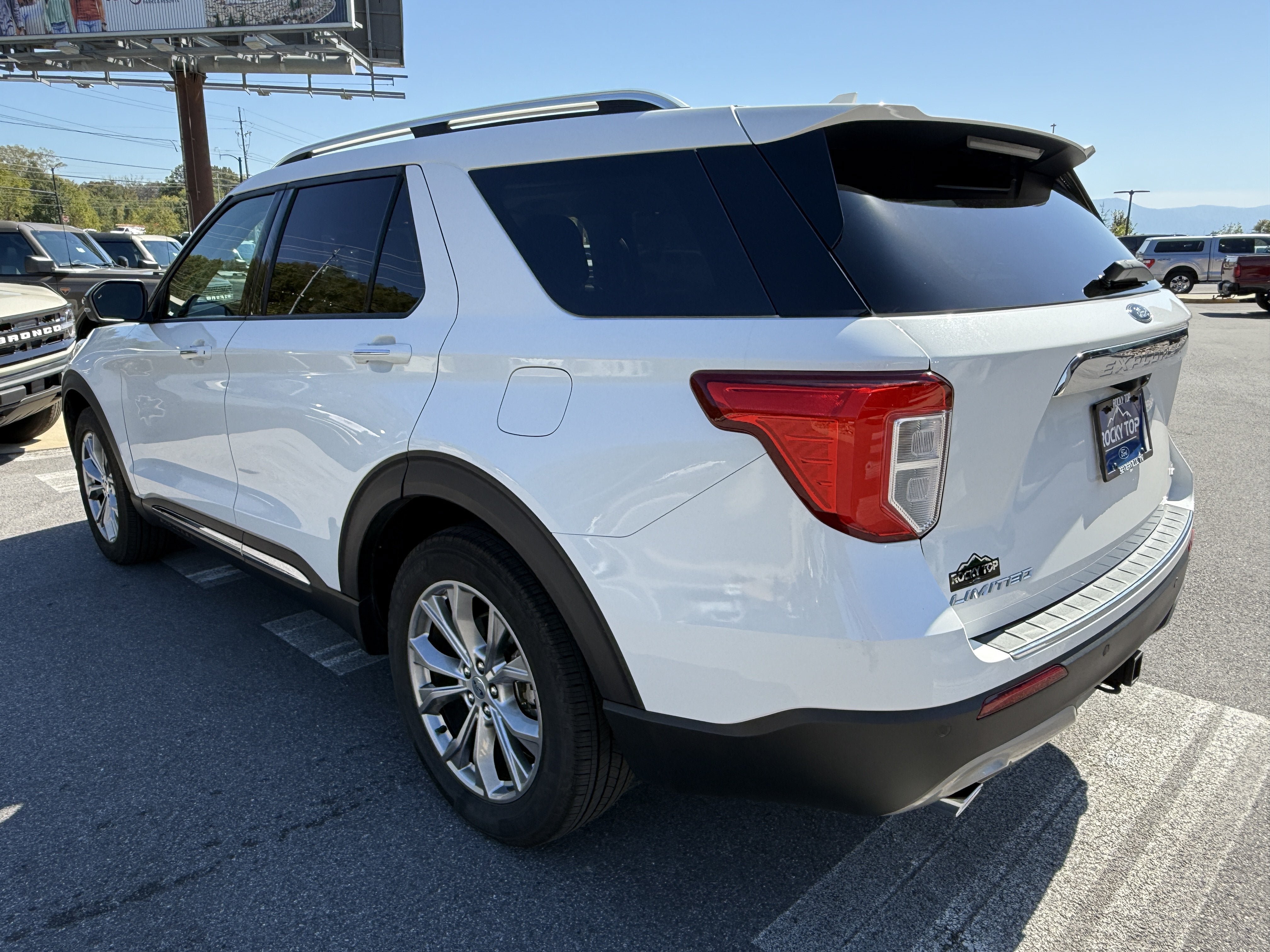 Used 2021 Ford Explorer Limited w/ Class III Trailer Tow Package AWD/4WD image 7
