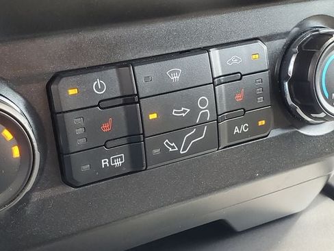 Used 2019 Ford F250 XLT w/ XLT Premium Package AWD/4WD image 17